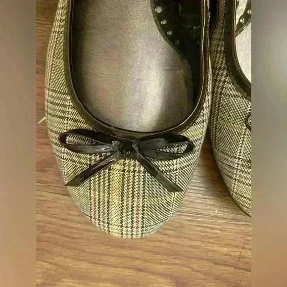 Michelle D size 10 black,white,brown  plaid flats - Picture 3 of 12